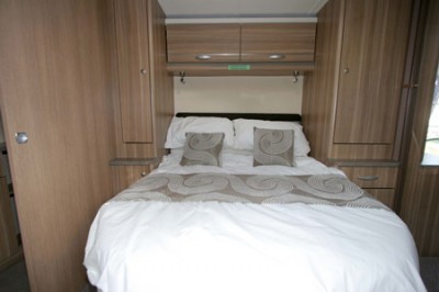 Sterling Eccles Sport 584 Island caravan bed