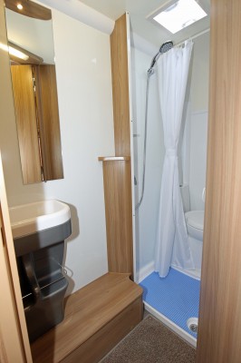640 6 Shower room