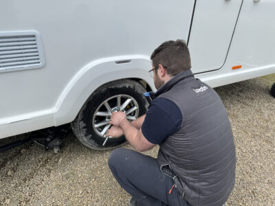 removing caravan wheel bolts (2)