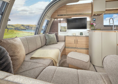 2025 Bailey Alicanto Grande Deluxe Alvor caravan lounge