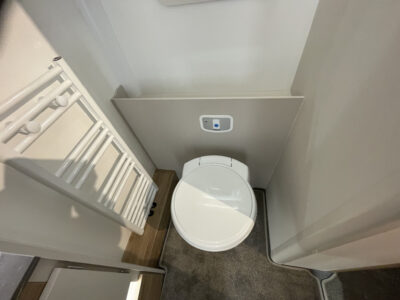 2025 Bailey Alicanto Grande Deluxe Alvor toilet