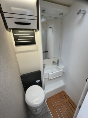 2025 McLouis Fusion 330 motorhome washroom